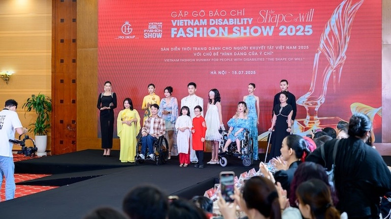 Show diễn nhỏ trong khuôn khổ họp báo nhận được sự cổ vũ, ủng hộ nhiệt tình từ khán giả. kim-8963-6463.jpg