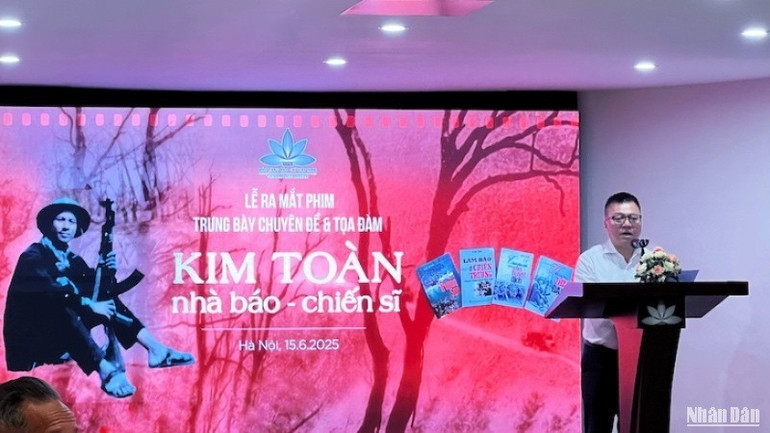 Đồng chí Lê Quốc Minh đánh giá cao Bảo tàng Báo chí Việt Nam với nhiều hoạt động ý nghĩa trong việc giữ gìn và phát huy, lan toả các giá trị di sản báo chí. img-2467-2822.jpg