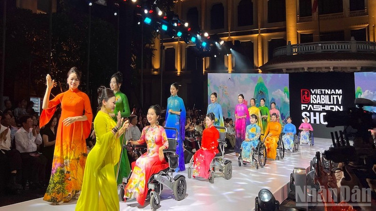 តារាម៉ូដែលបង្ហាញការប្រមូលផ្ដុំ ndo_br_img-5348.jpg