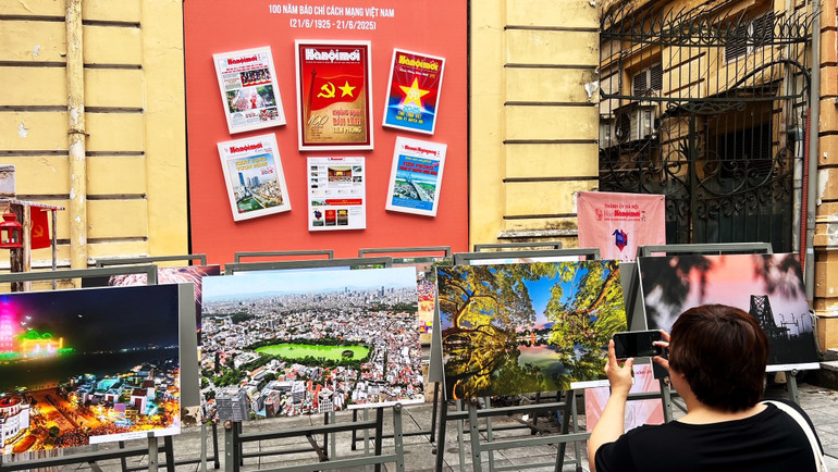 Trưng bày diễn ra từ ngày 17 đến hết ngày 22/6. img-2521.jpg