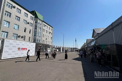 Chợ Lira, nơi bà con người Việt Nam tại Pyatigorsk làm ăn, buôn bán. (Ảnh: XUÂN HƯNG)