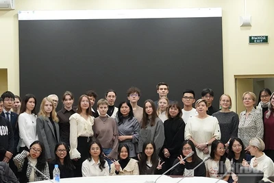 Các giảng viên, sinh viên Nga-Việt tham gia cuộc gặp thường niên Câu lạc bộ tiếng Việt MGLU. (Ảnh: XUÂN HƯNG)