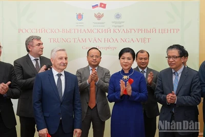Khai trương Trung tâm Văn hóa Nga-Việt tại thành phố Saint Petersburg. (Ảnh: XUÂN HƯNG)