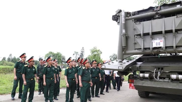 Tổng cục Hậu cần-Kỹ thuật kiểm tra phương tiện thực hiện nhiệm vụ A80.