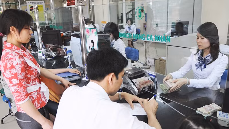 Việc tiếp cận nguồn vốn của người dân vẫn còn khó khăn do nhiều thủ tục chưa phù hợp. Ảnh: NAM ANH