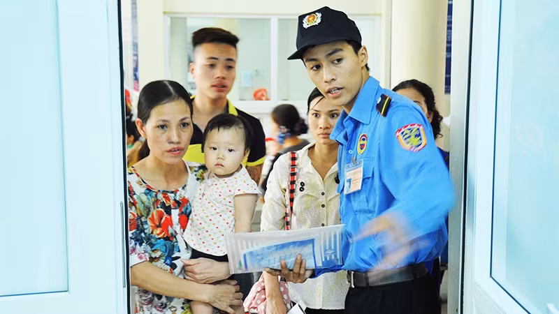 Nhiều bệnh viện đã xây dựng tổ bảo vệ nội viện để bảo đảm an ninh. Ảnh: Nam Hải