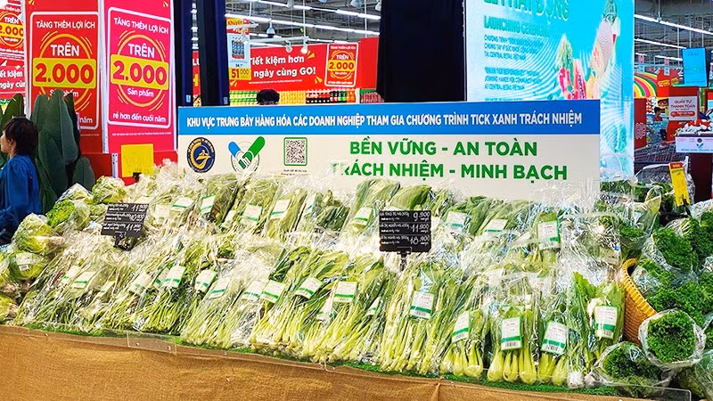Các gian hàng tham gia chương trình “Tick xanh” đều triển khai khu vực trưng bày bắt mắt, hấp dẫn.