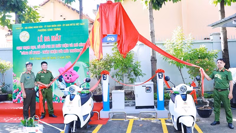 Phường Bình Trưng là đơn vị đầu tiên trên địa bàn Thành phố Hồ Chí Minh ra mắt 3 cụm trạm sạc, tủ đổi pin xe máy điện. 