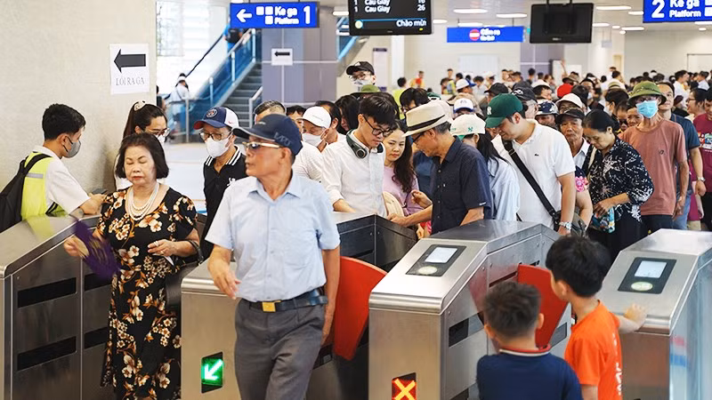 Hà Nội: Đề xuất miễn phí vé xe bus và đường sắt đô thị dịp lễ