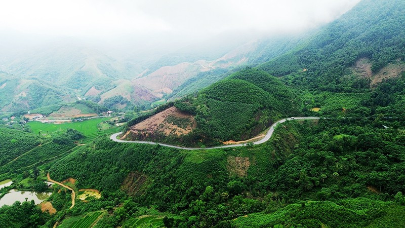 Đèo Cón nối tỉnh Phú Thọ với tỉnh Sơn La.