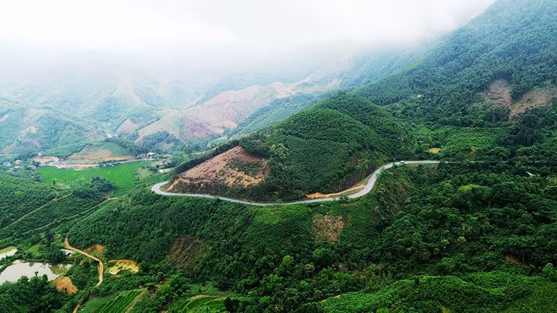 Đèo Cón nối tỉnh Phú Thọ với tỉnh Sơn La.