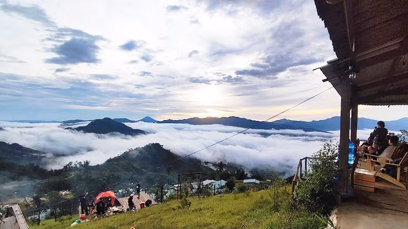 Săn mây trên nóc Tăk Pổ