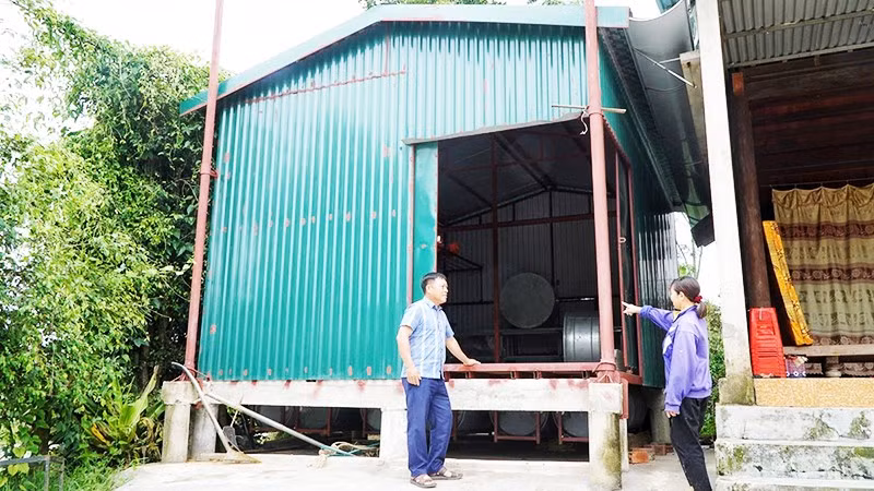 Nhà phao của gia đình vợ chồng anh Nguyễn Đình Thiện ở "rốn lũ" Hạ Linh (Hà Tĩnh) được đầu tư hoàn thiện với mức gần 50 triệu đồng.