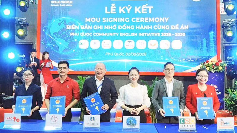 Lễ ký kết bản ghi nhớ hợp tác giữa UBND đặc khu Phú Quốc và các đơn vị đồng hành đề án. Ảnh: KHÁNH THÙY