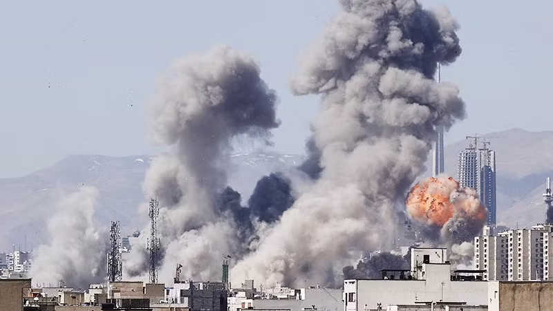 Một mục tiêu ở Iran bị tấn công trong xung đột. Ảnh: IPA