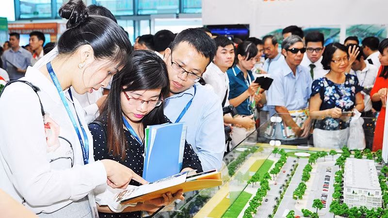 Trong lĩnh vực bất động sản, nhiều doanh nghiệp báo lỗ do chi phí vốn lớn. Ảnh: NGUYỆT ANH