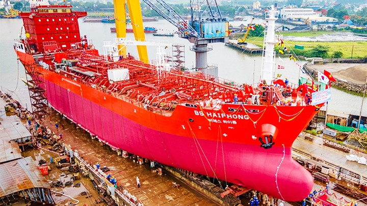 Đóng tàu là một ngành công nghiệp nền tảng, có sức lan tỏa lớn đối với toàn bộ nền kinh tế. Ảnh: KHẮC ANH