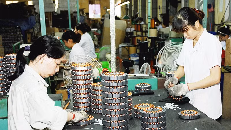 Nhóm ngành điện tử - linh kiện ghi nhận kết quả tích cực nhờ nhu cầu nội địa và xuất khẩu cùng tăng. Ảnh: NAM NGUYỄN