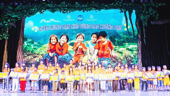 Một chương trình ý nghĩa dành cho học sinh vùng cao vượt khó vươn lên trong học tập.