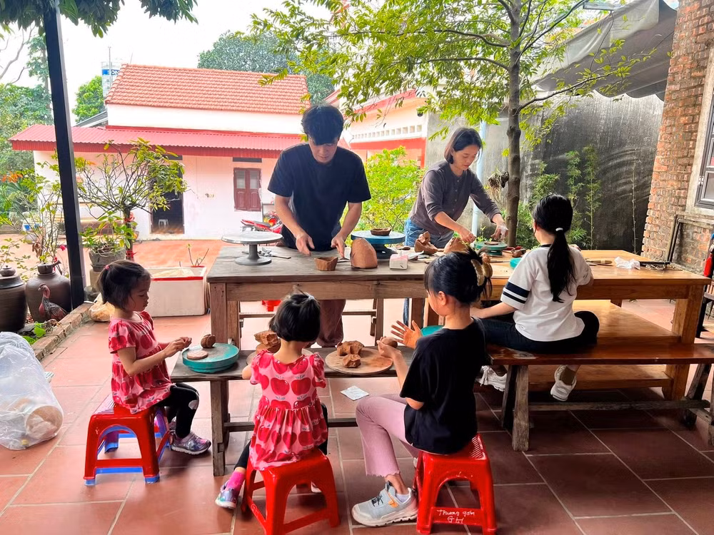 Trải nghiệm làm gốm tại Xưởng gốm Huân.