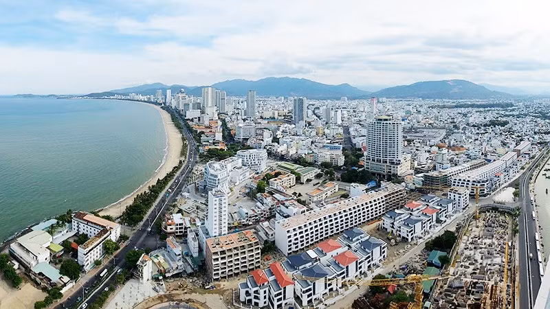 Thành phố có biển đã tăng từ 44% lên gần 70% tổng số đơn vị hành chính. Ảnh: NAM HẢI