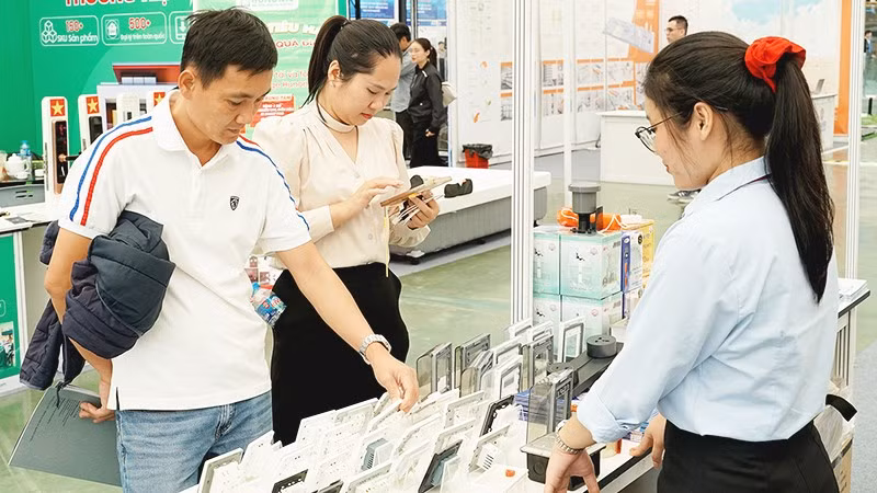 Việc giảm thuế sẽ giúp hộ kinh doanh mở rộng thị trường hoặc giảm dư nợ và chi phí lãi vay. Ảnh: NAM NGUYỄN