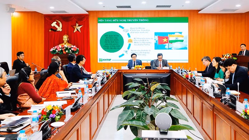 Một phiên họp trong Hội thảo quốc tế với chủ đề “Thúc đẩy quan hệ hữu nghị, hướng tới đối tác kinh tế toàn diện Việt Nam - Ấn Độ”.