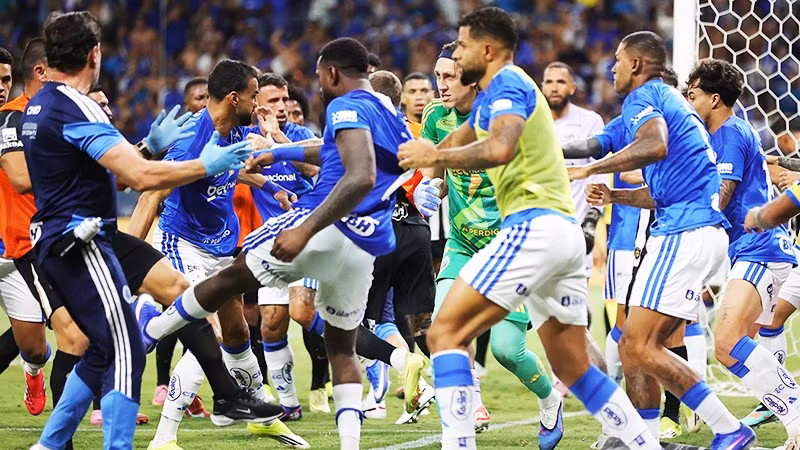 Chuyện chỉ có ở bóng đá Brazil