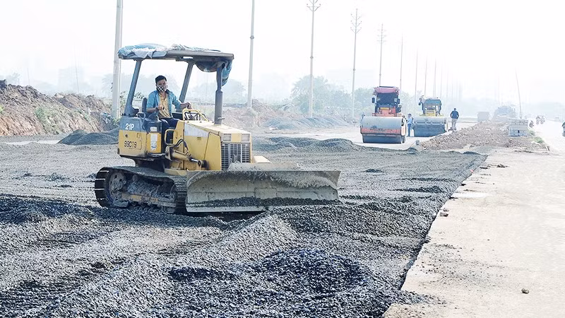 Hạ tầng giao thông phát triển sẽ giúp kết nối vùng được cải thiện và môi trường đầu tư trở nên thuận lợi hơn. Ảnh: NGUYỆT ANH