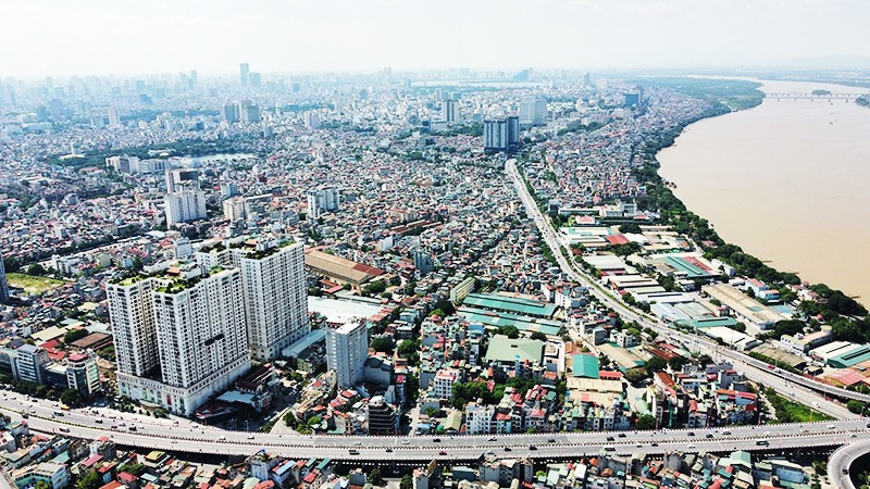 Cần đánh giá tác động đầy đủ từ góc nhìn biến đổi khí hậu và an toàn đô thị khi triển khai các dự án phát triển cho Thủ đô. Ảnh: ANH QUÂN