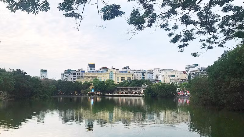 Thiết kế mỗi khu vực quanh Hồ Hoàn Kiếm đều cần được tính trong mối tương quan với các không gian khác. Ảnh: TÚ NHI
