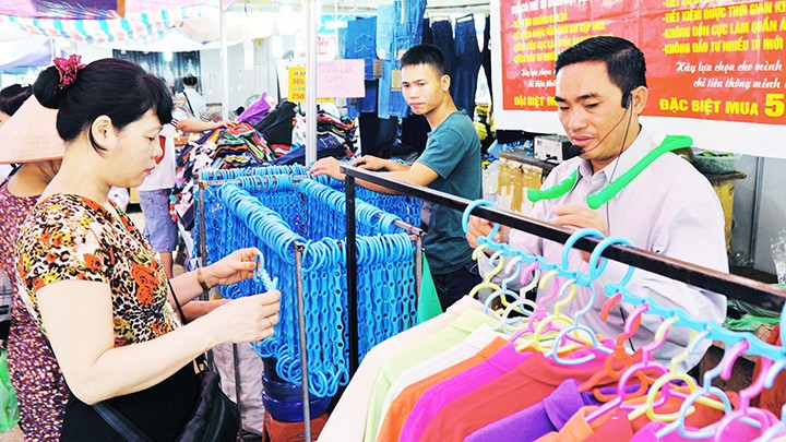 Cần phải có chính sách hỗ trợ hộ kinh doanh cá thể chuyển sang loại hình doanh nghiệp. Ảnh: SONG ANH