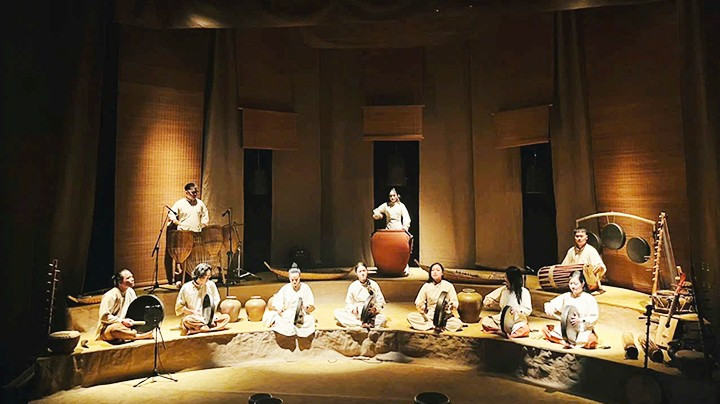 Chờ gốm hát ca