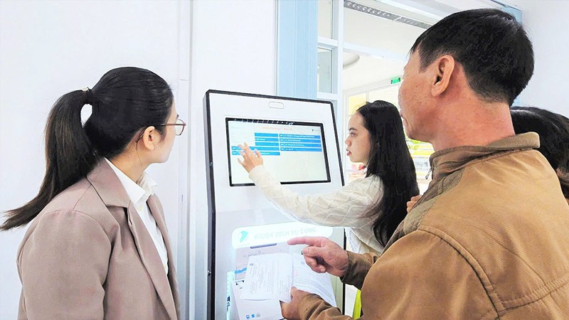Chuyển đổi số là một trong những giải pháp trọng tâm để triển khai chính quyền địa phương 2 cấp. 71-5869.jpg