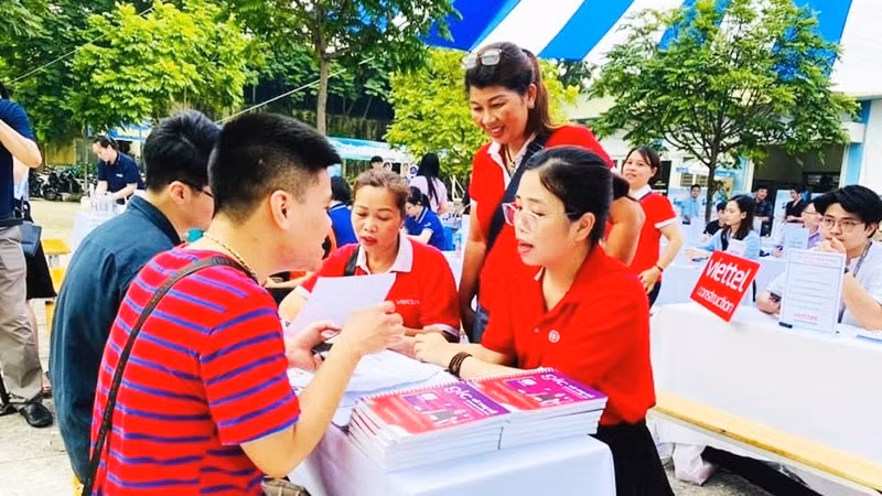 Tìm kiếm việc làm qua các phiên giao dịch. 