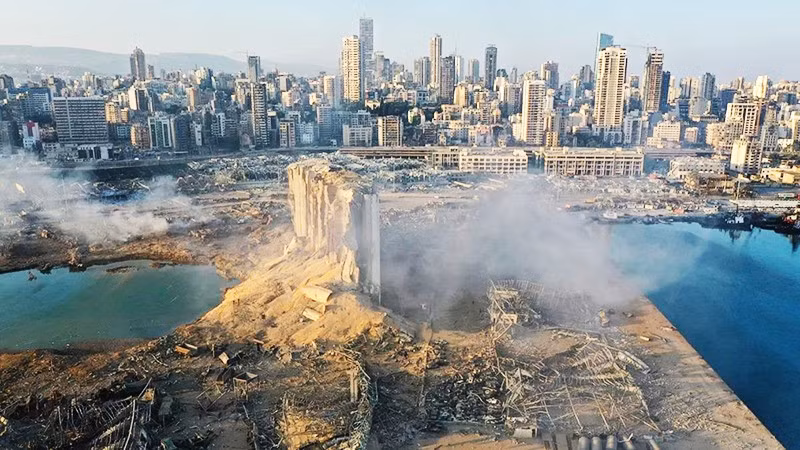 Thủ đô Beirut tan hoang sau vụ nổ năm 2020. Ảnh: CNN