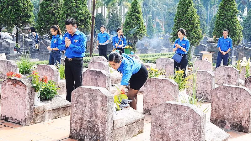 Tri ân. Ảnh: BẮC SƠN