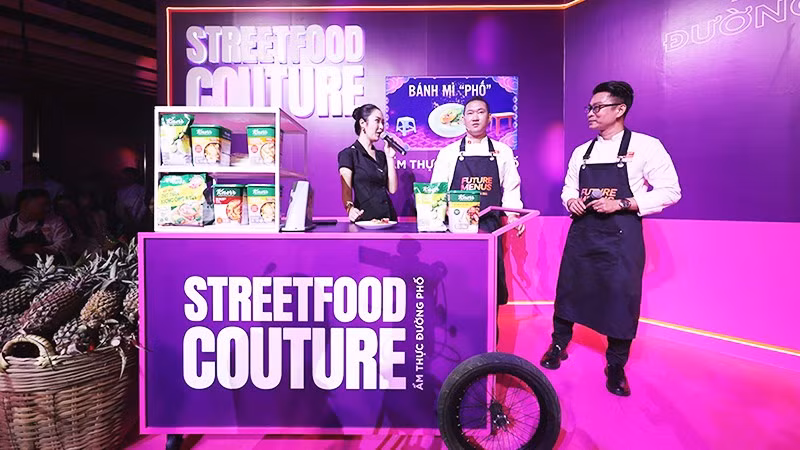 Các đầu bếp đang trao đổi cách thức để nâng cấp món ăn vỉa hè thành món sang đường phố.