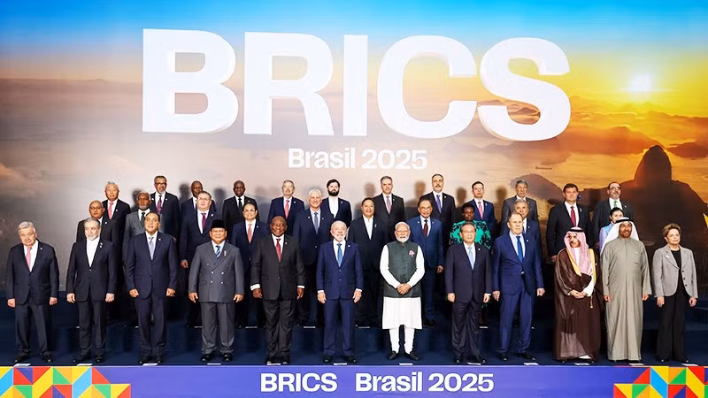 Các nhà lãnh đạo BRICS và đối tác tại Hội nghị Thượng đỉnh Rio de Janeiro. Ảnh: CNN