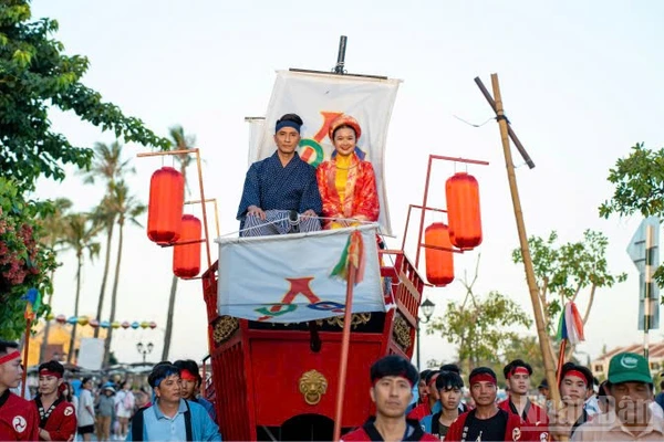 Tái hiện đám rước Công Nữ Ngọc Hoa và thương nhân Araki Sotaro.
