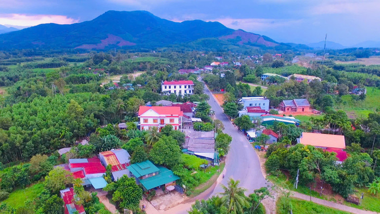 Khu vực miền núi miền Trung-Tây Nguyên với nhiều thế mạnh về vùng dược liệu. Khu vực miền núi miền Trung-Tây Nguyên với nhiều thế mạnh về vùng dược liệu.