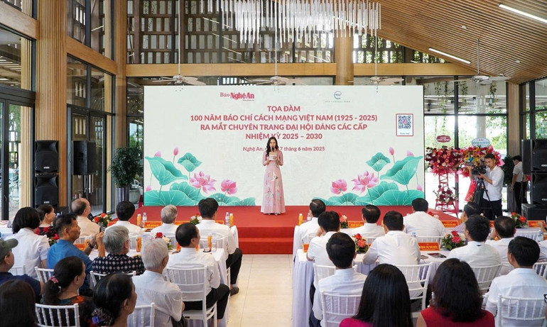 Toàn cảnh buổi tọa đàm. z6714729565090-e6cf400d305a3b7e21713cb90c08900d.jpg