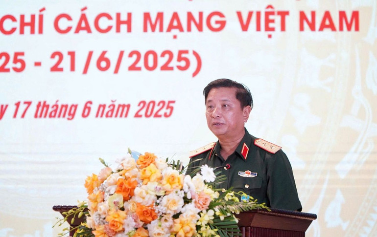 Trung tướng Hà Thọ Bình, Tư lệnh Quân khu 4 phát biểu tại buổi gặp mặt. z6713691599026-5b7635c7d62ab69595b277a721d3f5b9.jpg