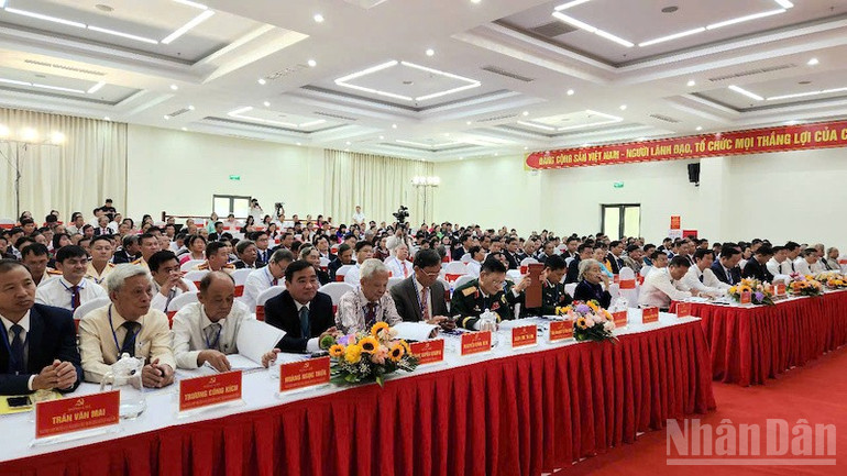 Tham dự Đại hội có 250 đại biểu chính thức, đại diện cho hơn 2.000 đảng viên toàn xã. (Ảnh: ĐÌNH TĂNG) ndo_br_dloc4.jpg