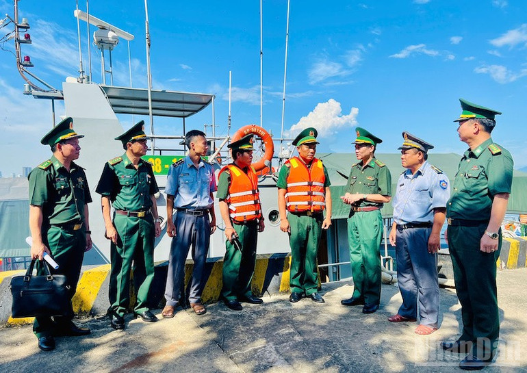 Ủy ban nhân dân thành phố Đà Nẵng đã ban hành Chỉ thị số 04/CT-UBND, yêu cầu các sở, ngành, địa phương ven biển gắn trách nhiệm người đứng đầu với kết quả chống IUU. (Ảnh: ĐÌNH TĂNG) ndo_br_bp2.jpg