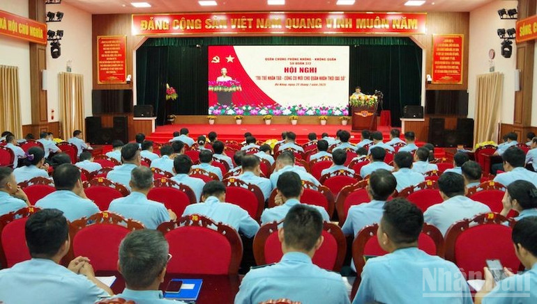 Quang cảnh hội nghị. (Ảnh: KHẮC TÂM) ndo_br_372-3.jpg