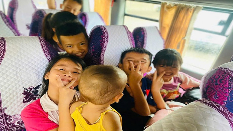 Người dân sống ở khu vực xung yếu ở phường Sông Trí (Hà Tĩnh) được đưa đến nơi trú tránh an toàn. nguoidan-8676.jpg