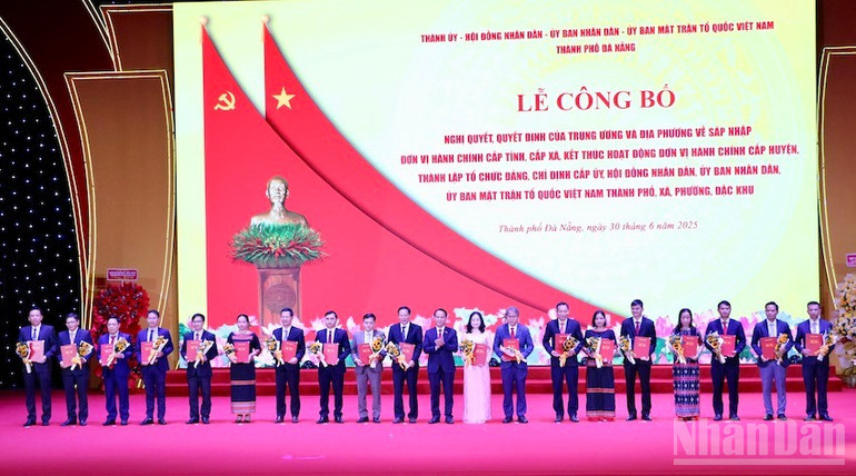 Thành phố Đà Nẵng sắp triển khai Đề án rà soát, sắp xếp, điều động và tăng cường cán bộ cho 94 xã, phường, đặc khu trên địa bàn nhằm giải quyết tận gốc tình trạng bất hợp lý về nhân lực, củng cố hiệu quả quản trị, đáp ứng yêu cầu phục vụ nhân dân trong giai đoạn mới. (Ảnh: ĐÌNH TĂNG) ndo_br_congbo7.jpg