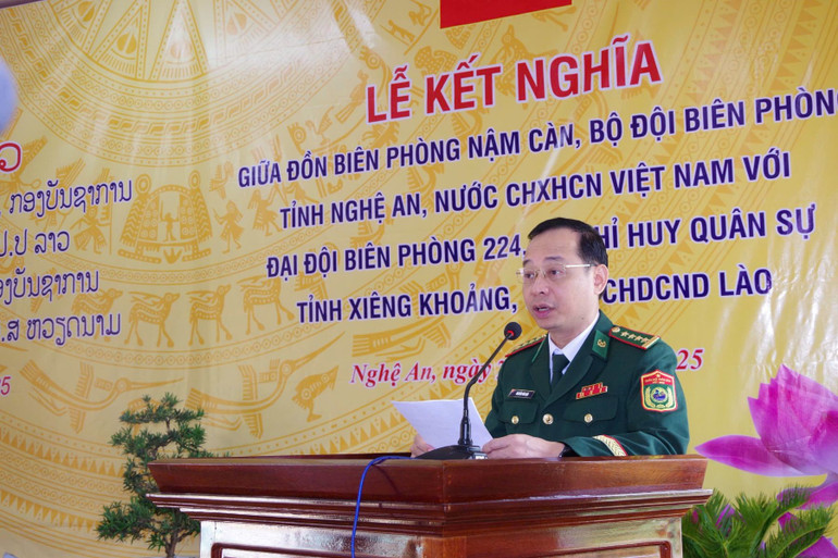Đại tá Nguyễn Văn Hậu, Chủ nhiệm Chính trị Ban Chỉ huy Bộ đội Biên phòng Nghệ An phát biểu tại buổi lễ. z6927109578689-dffb632fdc054f179672e3c36f004080.jpg