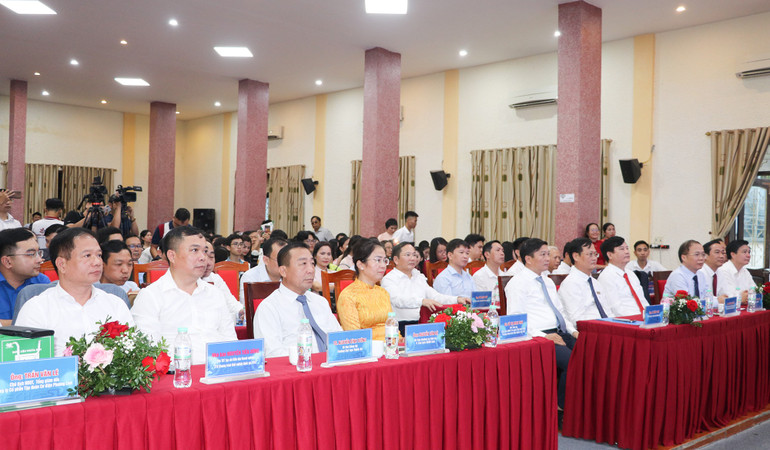 Các đại biểu dự lễ trao giải. img-6570.jpg